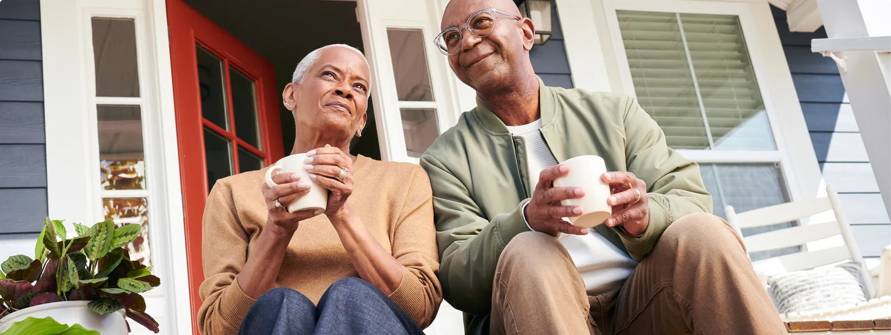 Homeowners in front of a house with Hardie Plank lap siding